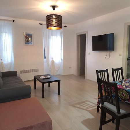 Apartments Knezgrad Ловран Екстер'єр фото