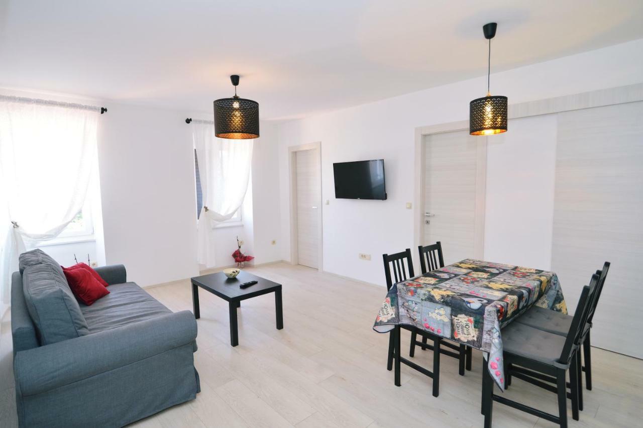 Apartments Knezgrad Ловран Екстер'єр фото