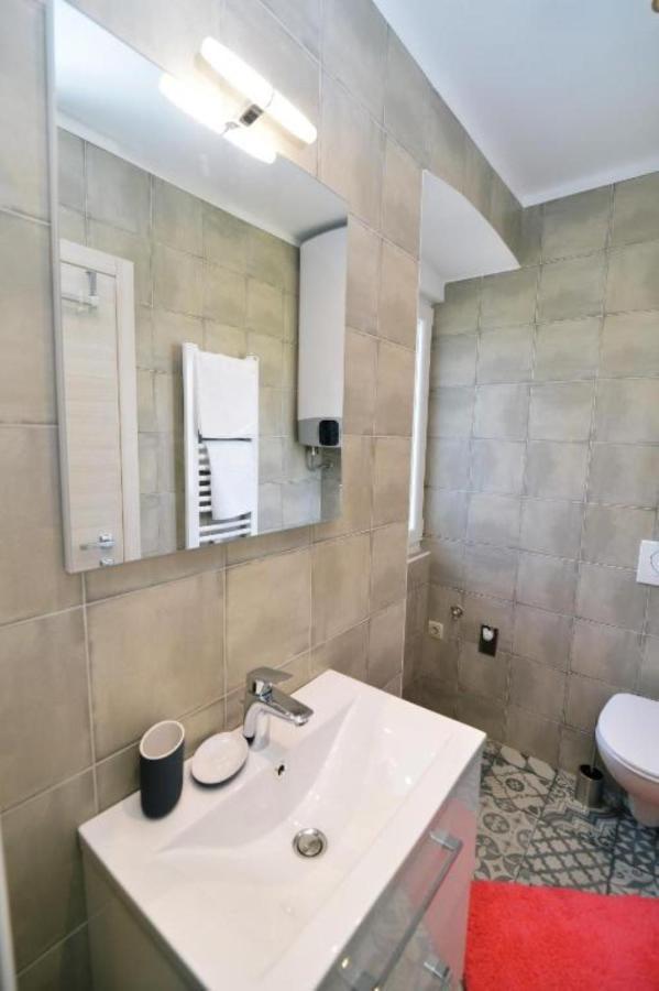Apartments Knezgrad Ловран Екстер'єр фото